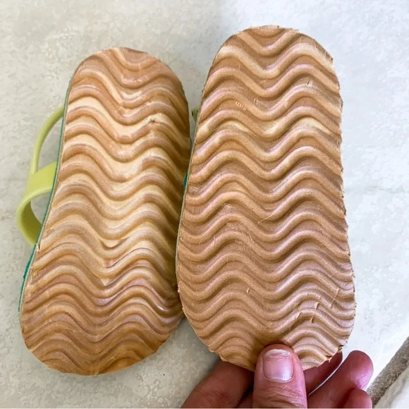 Carters • Flip Flops - Picture 4 of 4